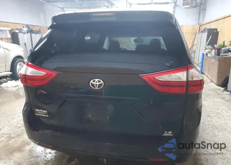 2017 Toyota Sienna Le z USA, uszkodzony, nr VIN 5TDJZ3DC0HS166401